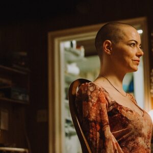 『ブゴニア』解説・映画レビュー 絶妙なコントロールが混沌世界を描き切る